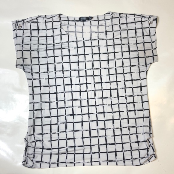 CURE. White Black Box Print Open Shoulder Detail Cinch Bottom Hem Short Sleeve - Picture 1 of 9
